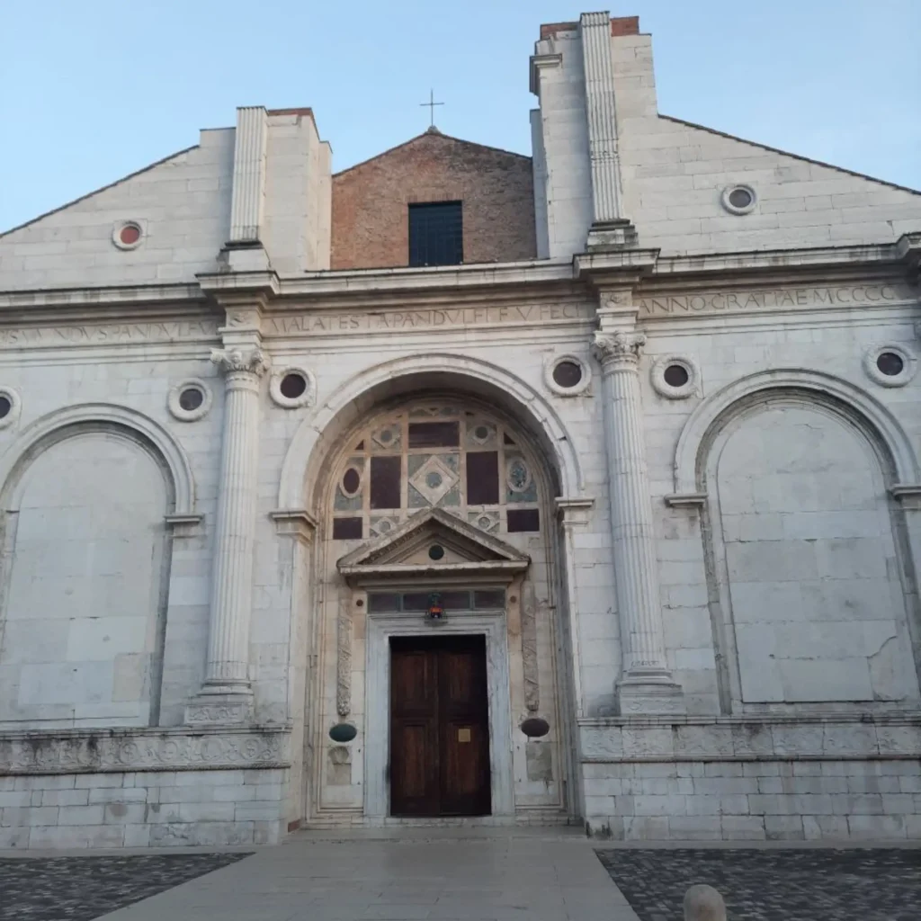 Malatesta Tapınağı (Tempio Malatestiano) Rimini