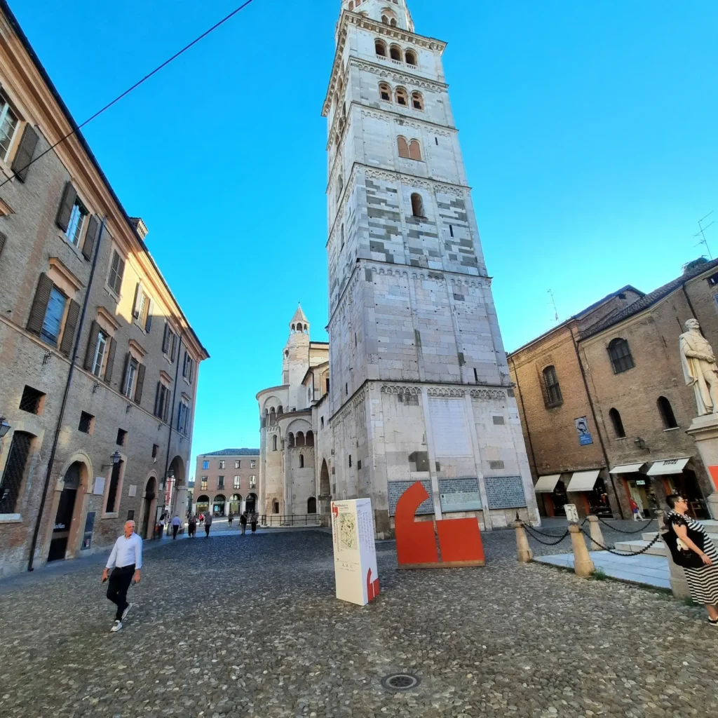 Torre Della Ghirlandina kulesi
Modena Gezi Rehberi